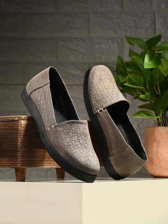 Men's Lightweight Textured Leather Slip-On Sneakers – Style 782