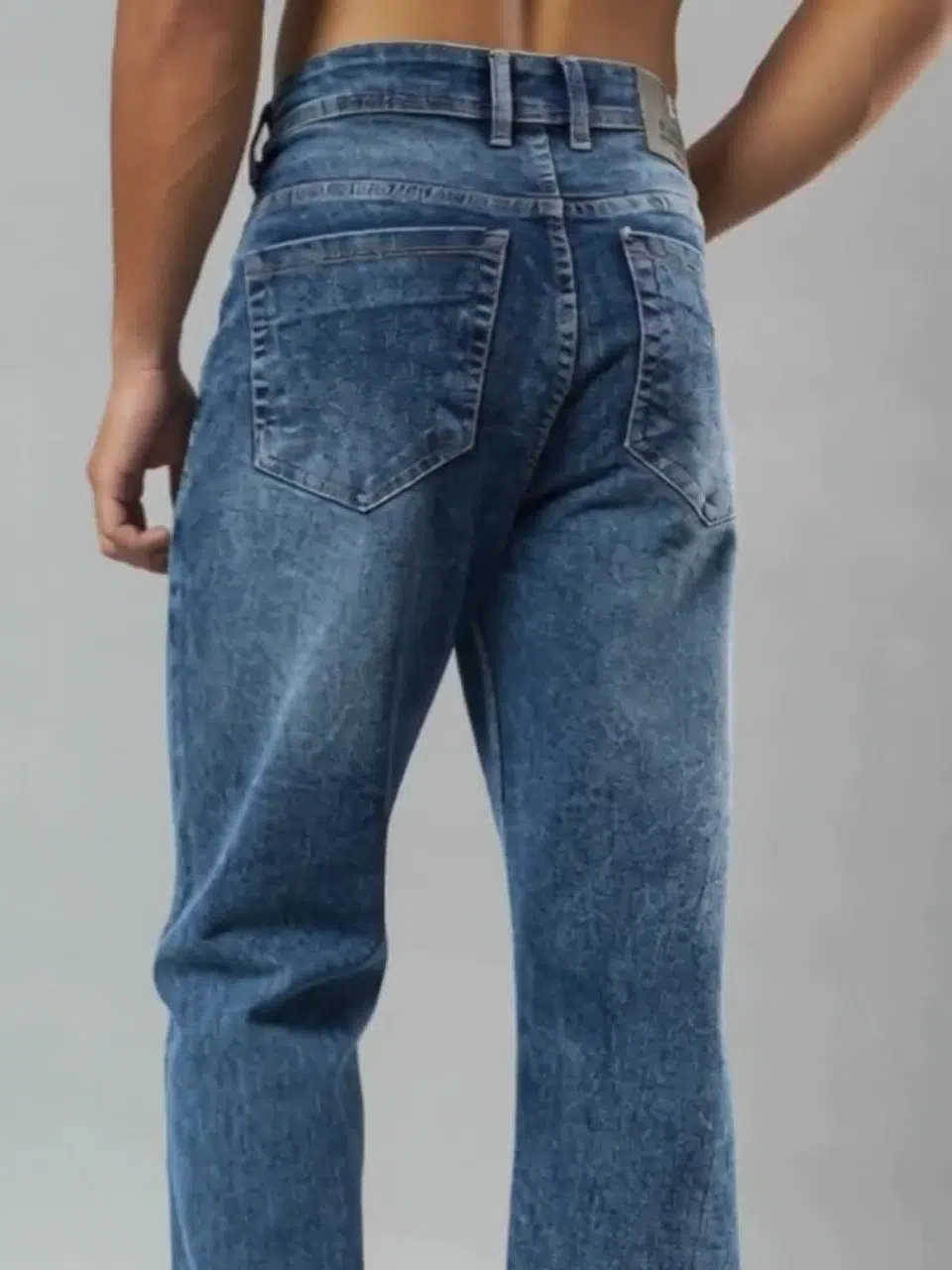 Men's Straight-Fit Mid-Rise Light-Fade Stretch Jeans – Style 121