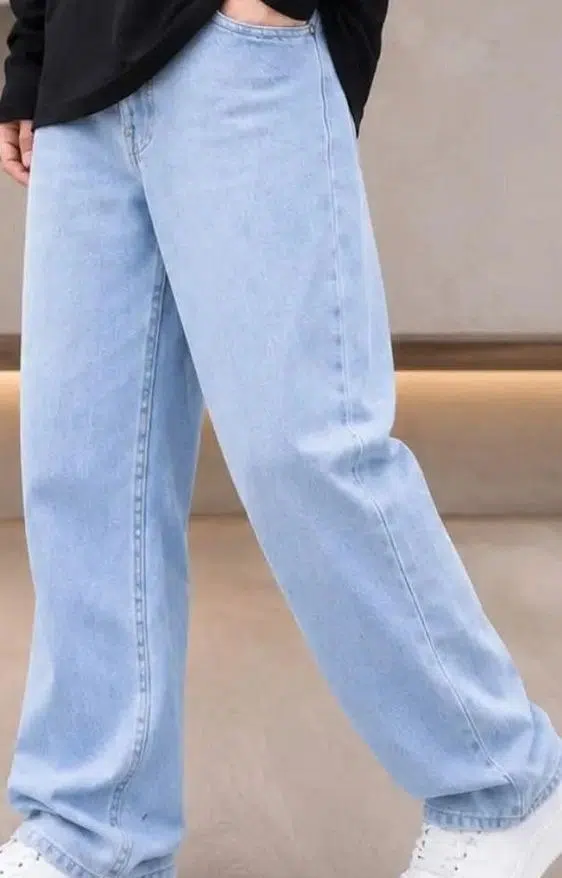 Men's Straight-Fit Mid-Rise Stretch Jeans – Style 696